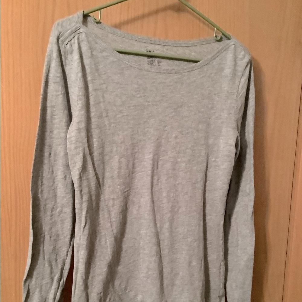 Womens long sleeve light weight tee by Gap. Size L